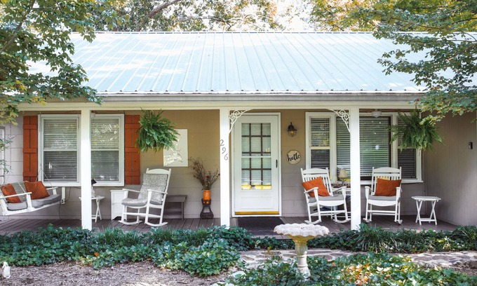 Toccoa House | Deerfield Cottage where one can often see DEER in both the front and back.
