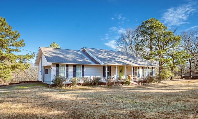 Bismarck House | DeGray Getaway - At the door steps to DeGray Lake Resort State Park