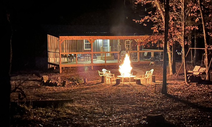 Amity Cabin | Degray Lake Cabin with kayaks available upon request