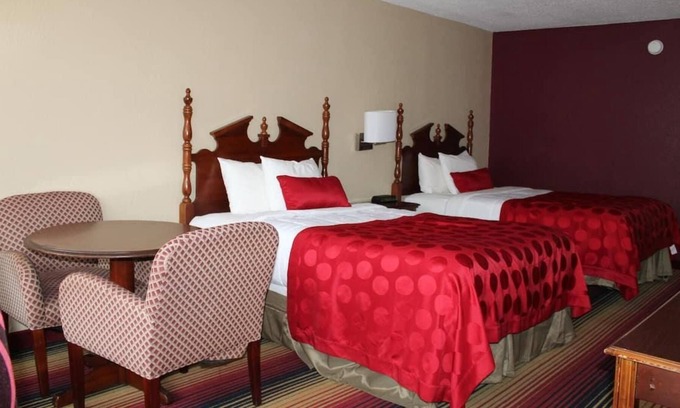 Perry House | Delight In The Peach State! Affordable Stay In The Heart Of Perry Georgia!