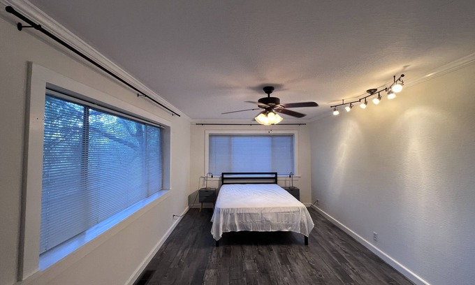 Groveland House | Delightful 3 Bdrm Cabin w/AC, Wifi, and Deck