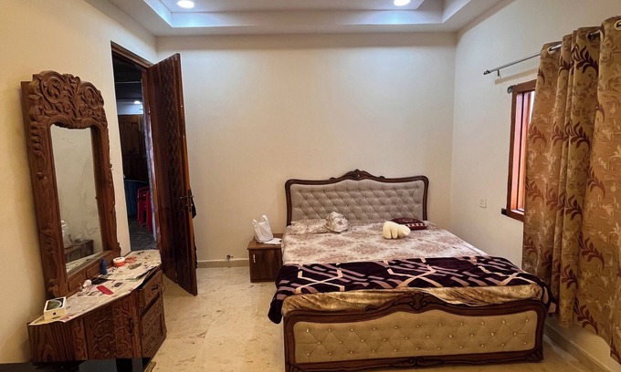 Toli Chowki Apartment | Delightful 3-bedroom penthouse apartment with WiFi in vibrant Hyderabad