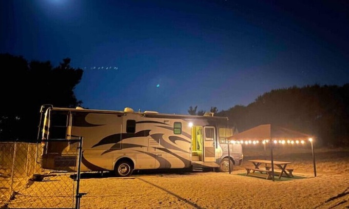 Victorville House | Delightful 4 guest RV enjoy nature in Apple Valley