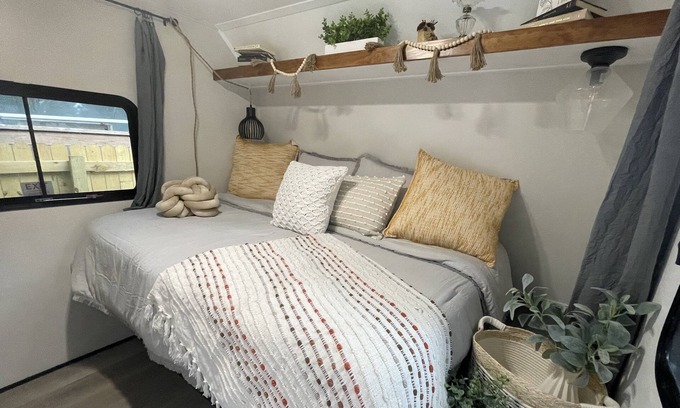 St. Petersburg - Clearwater House | Delightful and cozy RV with outdoor space