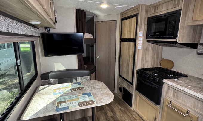 Murrells Inlet House | Delightful Camper RV with AC in charming Murrells Inlet - walk to restaurants