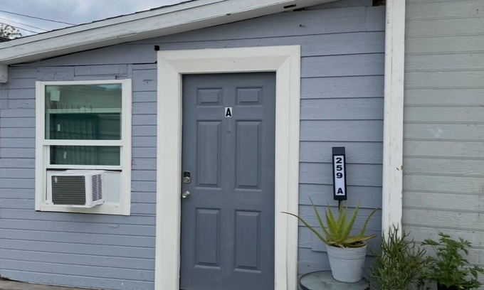 San Bernardino Apartment | Delightful hidden gem Attached back. House apartment in San Bernardino