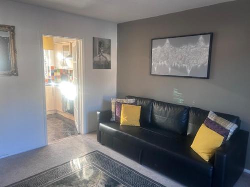 Ipswich Villa | Delightful-Ipswich Suffolk-4 Bed-SelfCatering-Contractor-Parking-Wifi