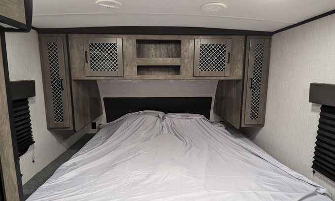 Palmdale House | Delightful RV with AC in Palmdale