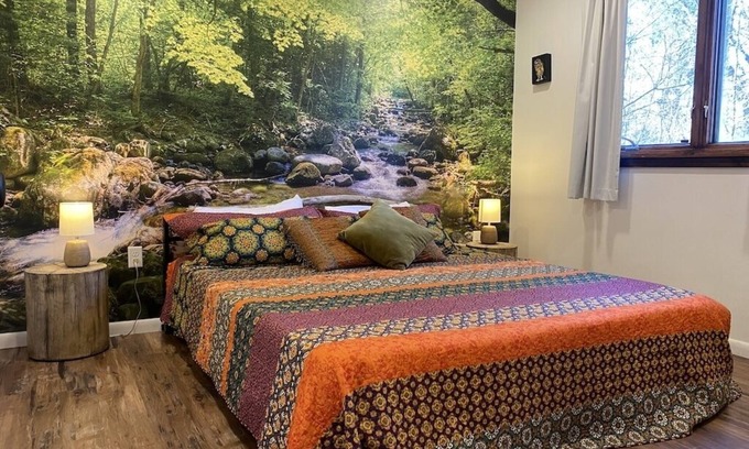 Wisconsin Dells Cottage | Dells Secret Cottage - Huge Private Yard, Minutes to downtown Wisconsin Dells