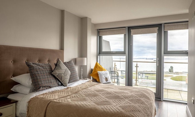 Galway Apartment | Deluxe 2 bedroom Sea View apartment in Salthill, Galway