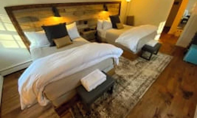 West Dover Resort | Deluxe 2xQueen- 2nd floor in Historic Inn