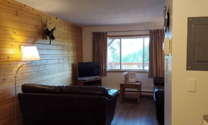 Devils Lake Condo | Deluxe 3 Bedroom 2 Bathroom Top Floor Condo