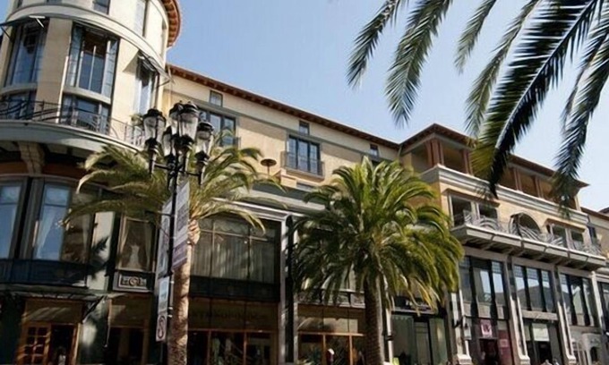 The Villas Condo | Deluxe Condo Conveniently Located in San Jose's Upscale Santana Row Neighborhood