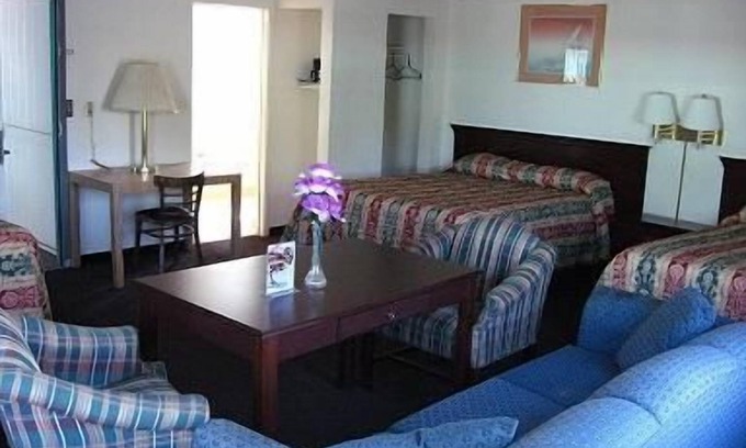 Downtown Hotel | Deluxe Inn