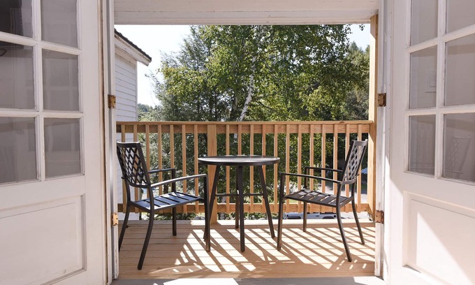 West Dover Resort | Deluxe King - 2nd floor in Historic Inn