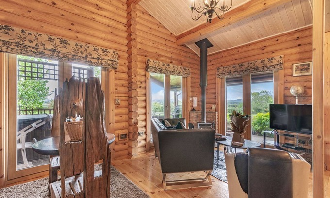 Constable Burton Cabin | Deluxe lodge perfect for a romantic retreat.