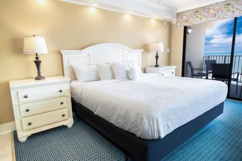 Litchfield by the Sea Apartment | Deluxe Oceanfront King Room 1st Floor