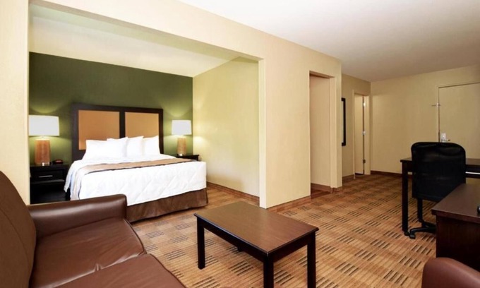 Cary Apartment | Deluxe Studio at Extended Stay Cary 5