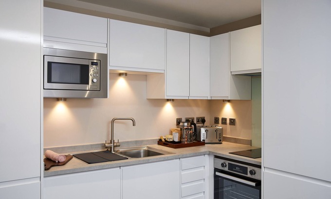 Hull Old Town Apartment | Deluxe Suites @ Humber Lofts Residences