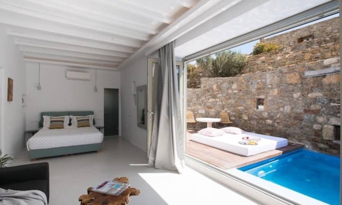 Ano Mera House | Deluxe Suite with Private Outdoor Pool