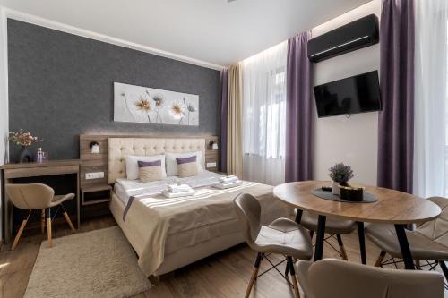 Yavory Apartment | DeMar Apart Violet