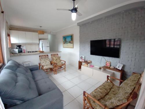 Estufa II House | Deoclécio Casa com Piscina e Churrasqueira