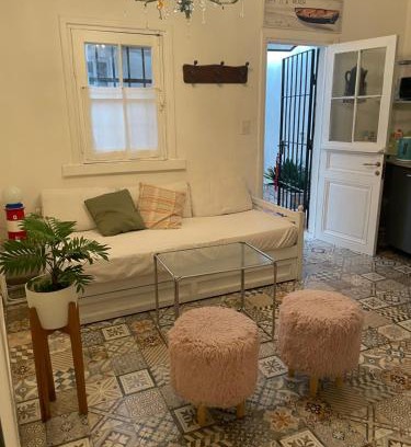 San Isidro House | Departamento Ocre con gran jardín