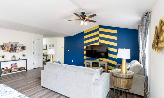 Buechel House | DerbyCityRetreat|GameRoomArcades|Firepit|Sleep8