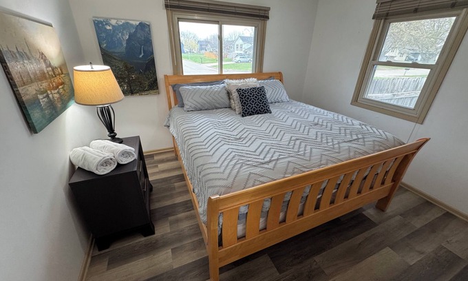 Ankeny House | Des Moines Entire home 3 Bdms King; Queen; Twins quiet near High Trestle Trail