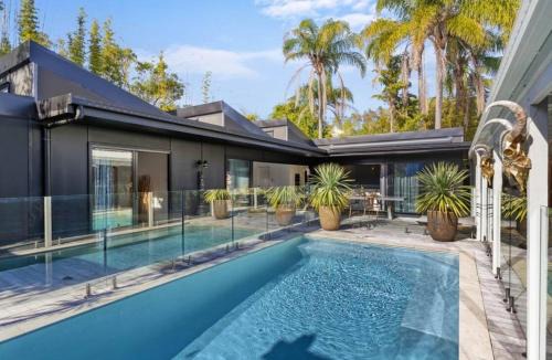 Marcus Beach House | Desert Flame - Private Oasis near the Beach
