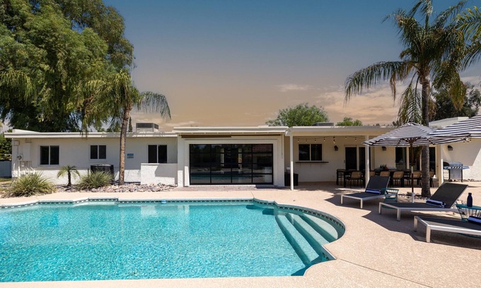 Paradise Valley Village Villa | Desert Oasis by AvantStay | Basketball Court, Volleyball, Pool, & Gazebo!