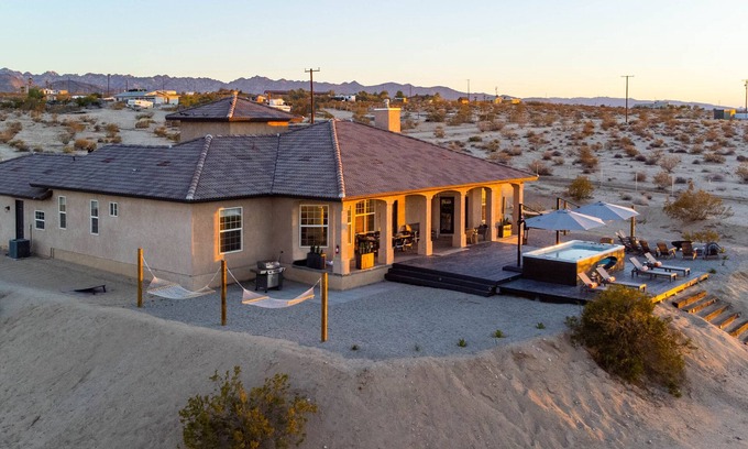 Twentynine Palms House | Desert Paradise: Swim Spa, Golf, Yoga, JTNP