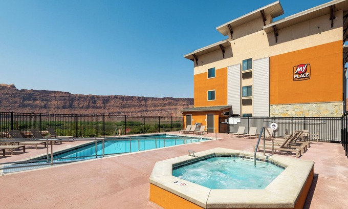 Moab Hotel | Desert Retreat – Your Base for Moab Exploration! In-Room Kitchen & Pet-Friendly