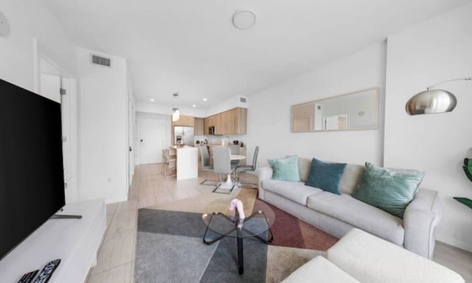 Buena Vista Apartment | Design District Condo with pool, gym and parkingn