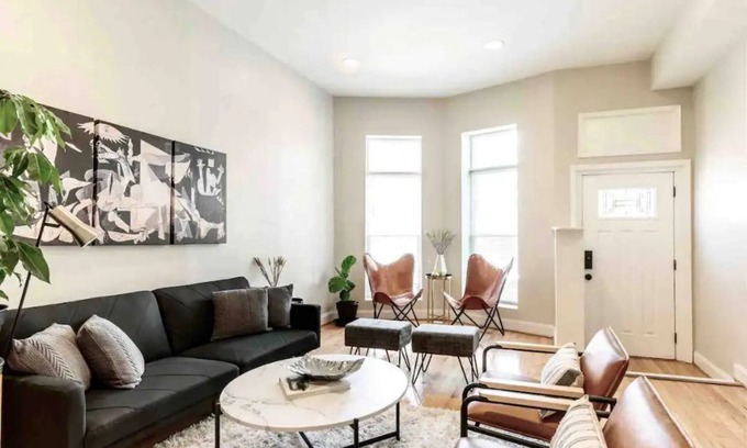 Old Goucher House | Designer 5-bedroom townhouse w parking on premises