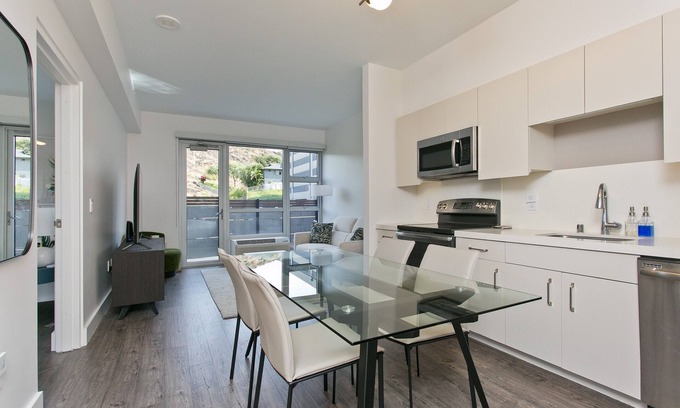 Portlock Condo | Designer Condo in Hawaii Kai! Close to beaches, shopping, hiking!