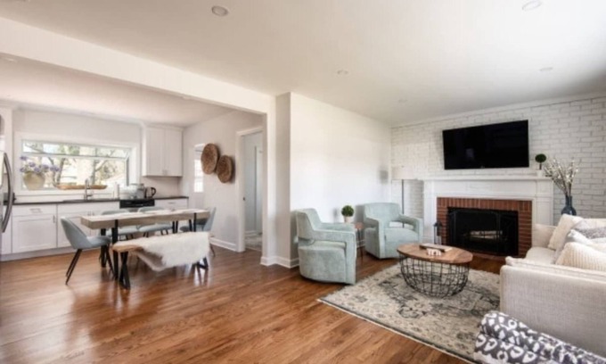 Des Plaines House | Designer Furnished + Game Room | LCP Collection