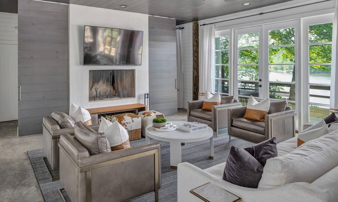 Crane Hill House | Designer Luxury on Smith Lake/Pool/5BR/3BR/Steps to Water!