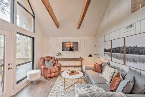 Salem Apartment | Designer Retreat with Pool, Golf and Beach Access!