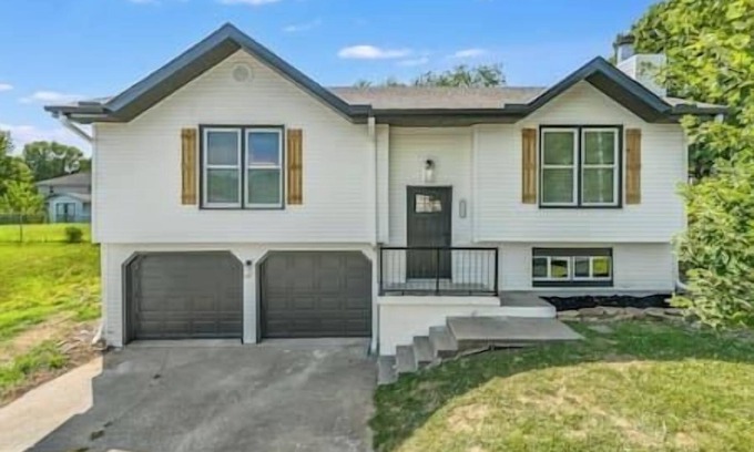 Pleasant Valley House | Designer's Retreat; Fur Friendly