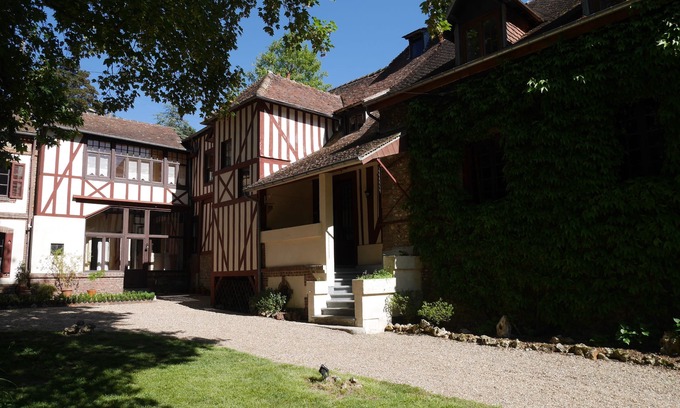 Bernay House | Detached house in a Norman mansion, Bernay
