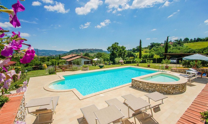Orvieto House | Detached house with private pool and panoramic view on the city of Orvieto.
