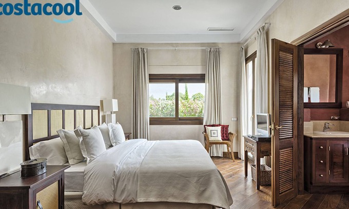 Benalup-Casas Vieja Villa | Detached luxury villa with private pool on golf course