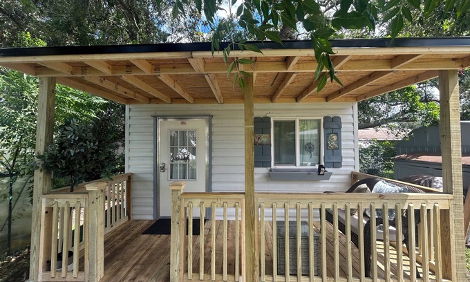 Deltona Lakes Apartment | Detached Room with AC in Suburbia.