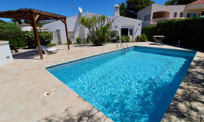 Les Tres Cales Villa | Detached single storey house with garden and private pool Wifi