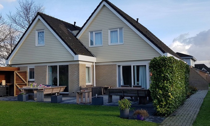 Zeewolde Villa | Detached vacation villa with large garden! Central Netherlands, Amsterdam 45 km