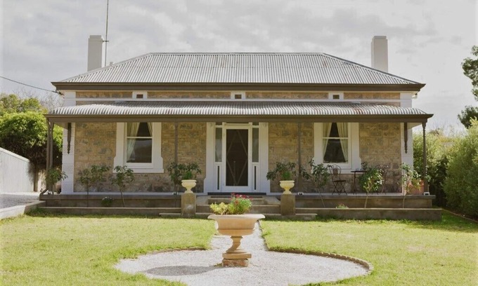 Angaston Cottage | Devitt on French is a quiet, romantic stone cottage in Angaston, Barossa Valley