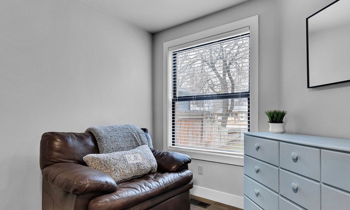 Mountain Home House | Dew Drop Inn - walkable to downtown Mountain Home, ID!