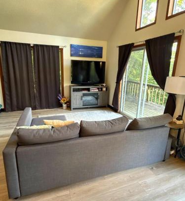 Roach House | Digital Detox Cabin Near Boat Ramp