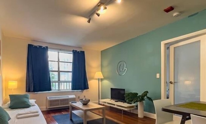 South Beach House | DiLido: fantastic SoBe location, pool and private garden